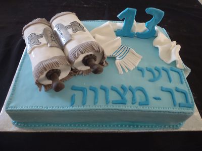 עוגת בר מצווה ספר תורה כעוגה וטלית